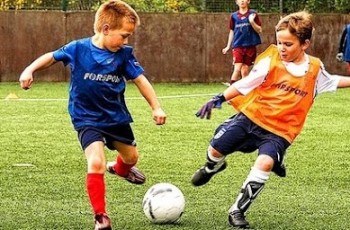 5 Fakta Konyol Sepak Bola yang Jarang Diketahui: Balita 20 Bulan Dikontrak Klub Belgia